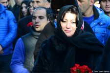 Azərbaycan ictimaiyyəti 20 Yanvar faciəsi qurbanlarının əziz xatirəsini yad edir (FOTO)
