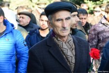 Azərbaycan ictimaiyyəti 20 Yanvar faciəsi qurbanlarının əziz xatirəsini yad edir (FOTO)