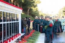 Azərbaycan ictimaiyyəti 20 Yanvar faciəsi qurbanlarının əziz xatirəsini yad edir (FOTO)