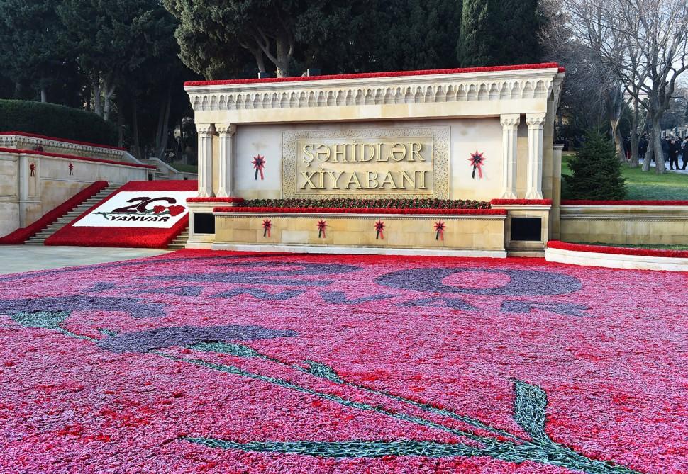 Prezident İlham Əliyev və birinci xanım Mehriban Əliyeva 20 Yanvar şəhidlərinin əziz xatirəsini yad ediblər (YENİLƏNİB) (FOTO)