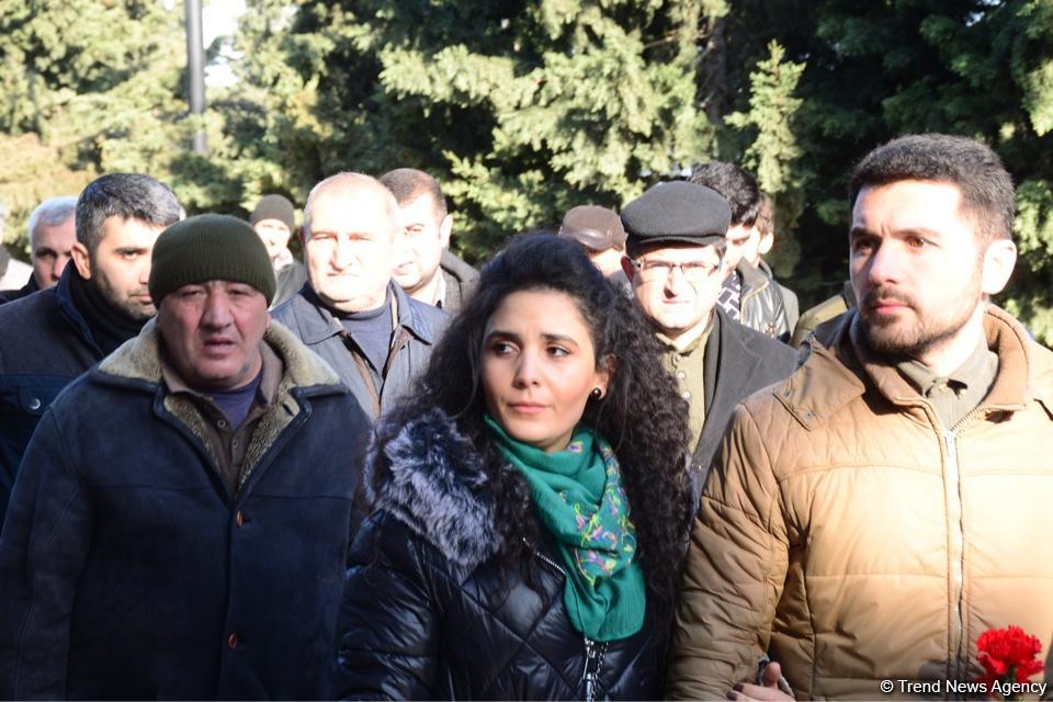 Azərbaycan ictimaiyyəti 20 Yanvar faciəsi qurbanlarının əziz xatirəsini yad edir (FOTO)