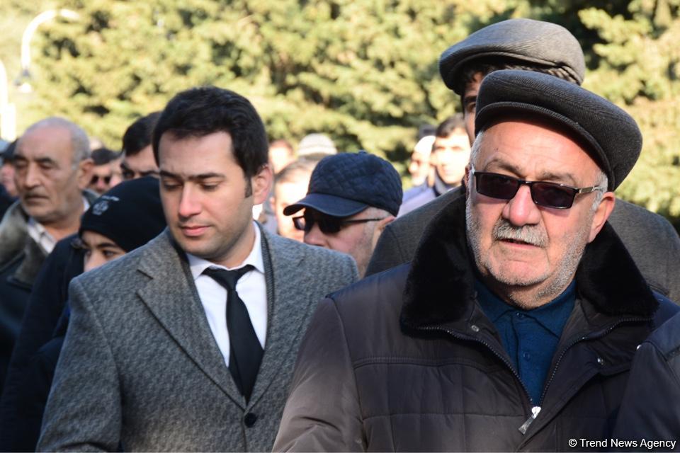 Azərbaycan ictimaiyyəti 20 Yanvar faciəsi qurbanlarının əziz xatirəsini yad edir (FOTO)