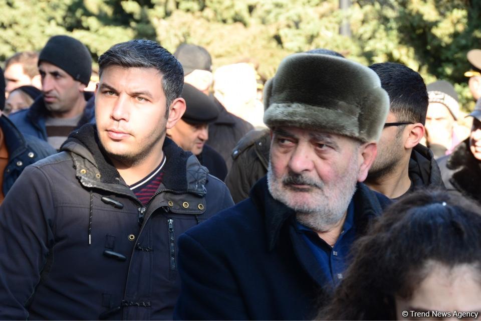 Azərbaycan ictimaiyyəti 20 Yanvar faciəsi qurbanlarının əziz xatirəsini yad edir (FOTO)