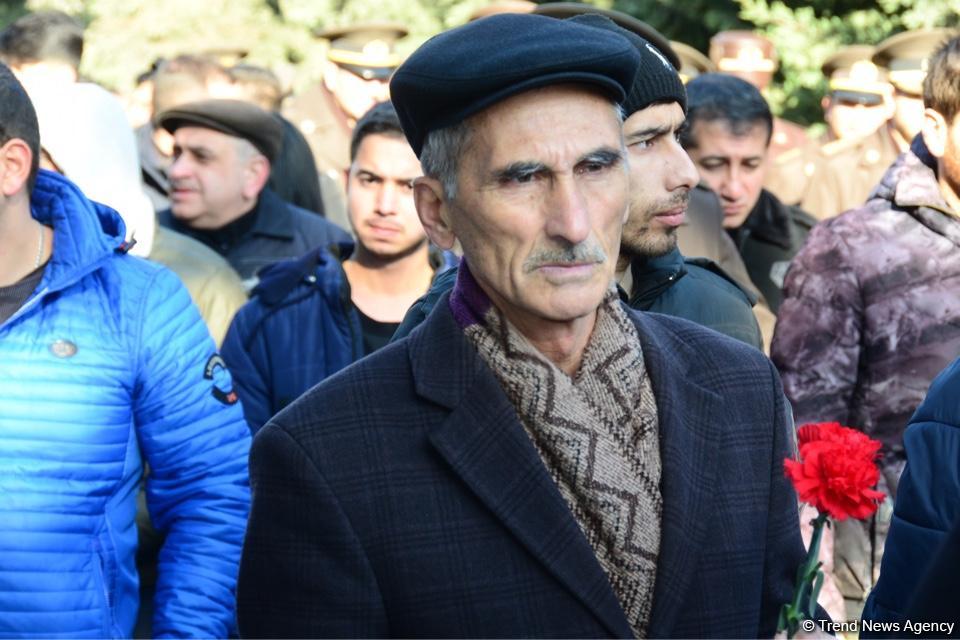 Azərbaycan ictimaiyyəti 20 Yanvar faciəsi qurbanlarının əziz xatirəsini yad edir (FOTO)