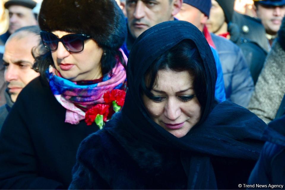 Azərbaycan ictimaiyyəti 20 Yanvar faciəsi qurbanlarının əziz xatirəsini yad edir (FOTO)