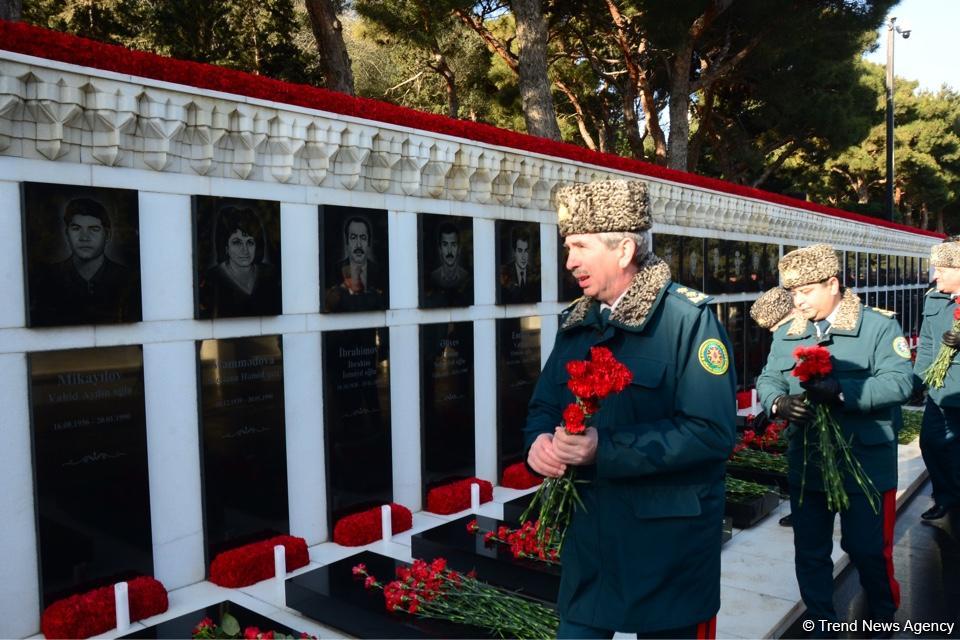 Azərbaycan ictimaiyyəti 20 Yanvar faciəsi qurbanlarının əziz xatirəsini yad edir (FOTO)