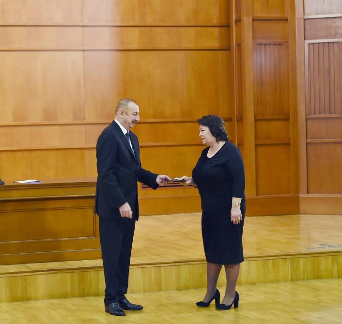 Prezident İlham Əliyev və birinci xanım Mehriban Əliyeva şəhid ailələri ilə görüşüblər (YENİLƏNİB-2) (FOTO)
