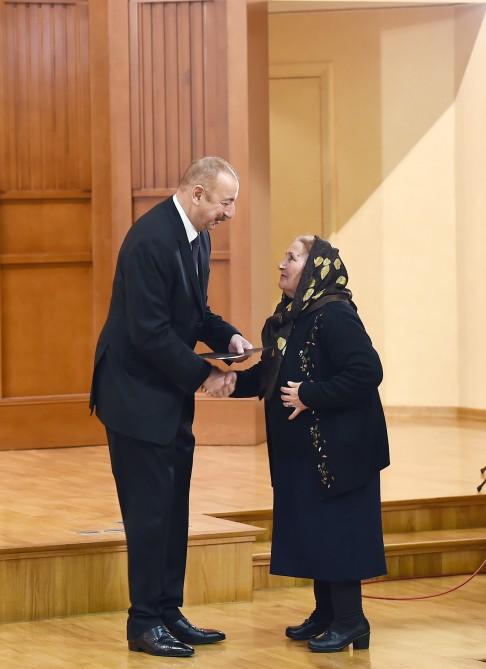 Prezident İlham Əliyev və birinci xanım Mehriban Əliyeva şəhid ailələri ilə görüşüblər (YENİLƏNİB-2) (FOTO)