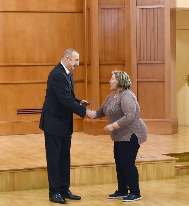 Prezident İlham Əliyev və birinci xanım Mehriban Əliyeva şəhid ailələri ilə görüşüblər (YENİLƏNİB-2) (FOTO)