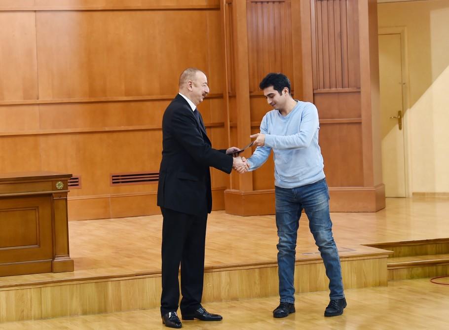 Prezident İlham Əliyev və birinci xanım Mehriban Əliyeva şəhid ailələri ilə görüşüblər (YENİLƏNİB-2) (FOTO)