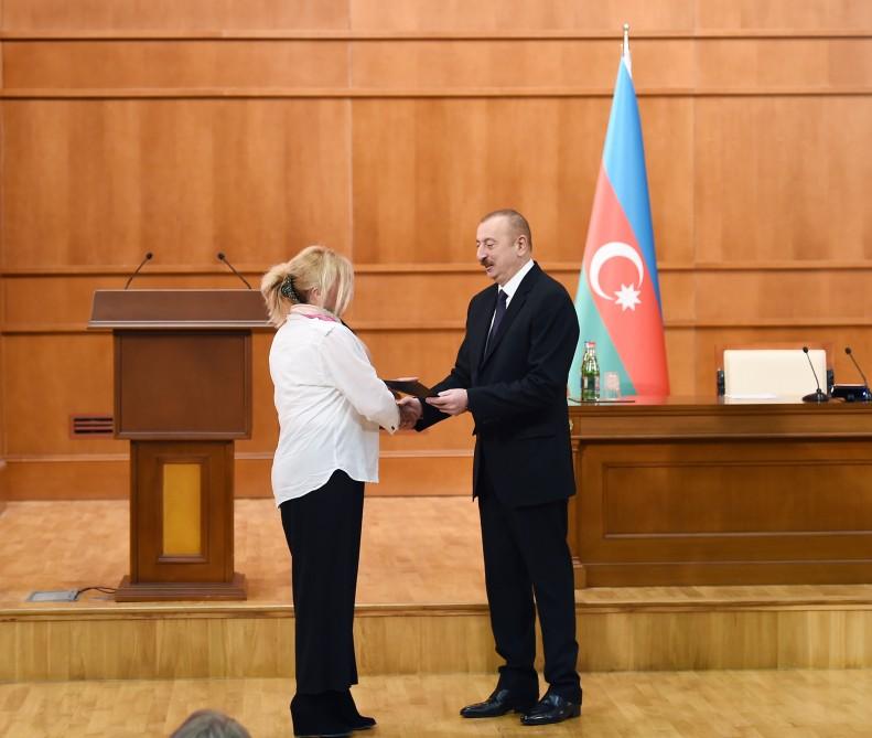 Prezident İlham Əliyev və birinci xanım Mehriban Əliyeva şəhid ailələri ilə görüşüblər (YENİLƏNİB-2) (FOTO)