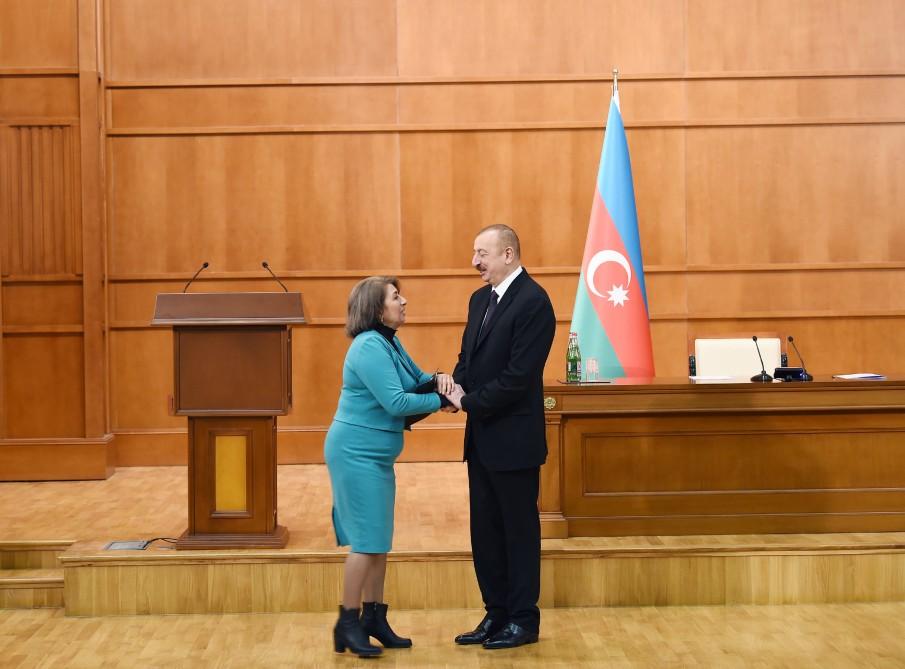 Prezident İlham Əliyev və birinci xanım Mehriban Əliyeva şəhid ailələri ilə görüşüblər (YENİLƏNİB-2) (FOTO)