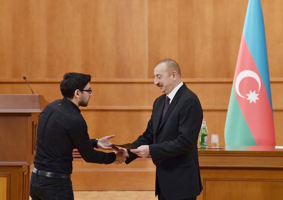 Prezident İlham Əliyev və birinci xanım Mehriban Əliyeva şəhid ailələri ilə görüşüblər (YENİLƏNİB-2) (FOTO)