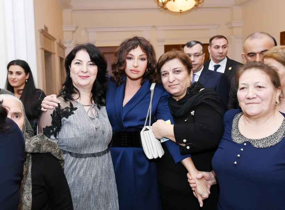 Prezident İlham Əliyev və birinci xanım Mehriban Əliyeva şəhid ailələri ilə görüşüblər (YENİLƏNİB-2) (FOTO)
