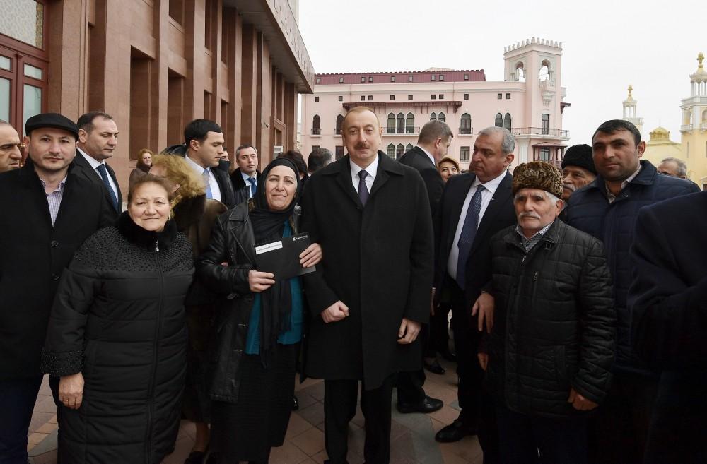 Prezident İlham Əliyev və birinci xanım Mehriban Əliyeva şəhid ailələri ilə görüşüblər (YENİLƏNİB-2) (FOTO)