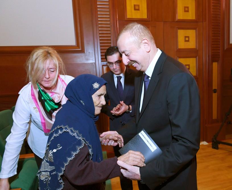 Prezident İlham Əliyev və birinci xanım Mehriban Əliyeva şəhid ailələri ilə görüşüblər (YENİLƏNİB-2) (FOTO)