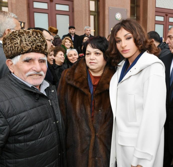 Prezident İlham Əliyev və birinci xanım Mehriban Əliyeva şəhid ailələri ilə görüşüblər (YENİLƏNİB-2) (FOTO)