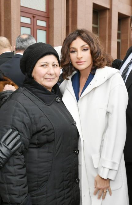 Prezident İlham Əliyev və birinci xanım Mehriban Əliyeva şəhid ailələri ilə görüşüblər (YENİLƏNİB-2) (FOTO)