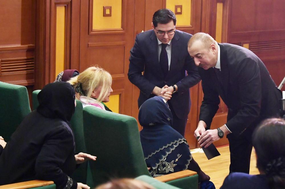 Prezident İlham Əliyev və birinci xanım Mehriban Əliyeva şəhid ailələri ilə görüşüblər (YENİLƏNİB-2) (FOTO)