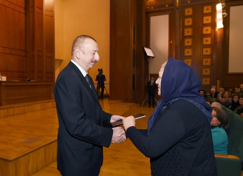 Prezident İlham Əliyev və birinci xanım Mehriban Əliyeva şəhid ailələri ilə görüşüblər (YENİLƏNİB-2) (FOTO)