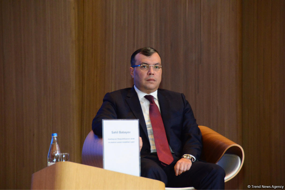 "Regionların inkişafı üzrə Dövlət Proqramı"nın icrasının yekunlarına dair konfrans çərçivəsində sahibkarlarla müzakirələr aparılır (FOTO)