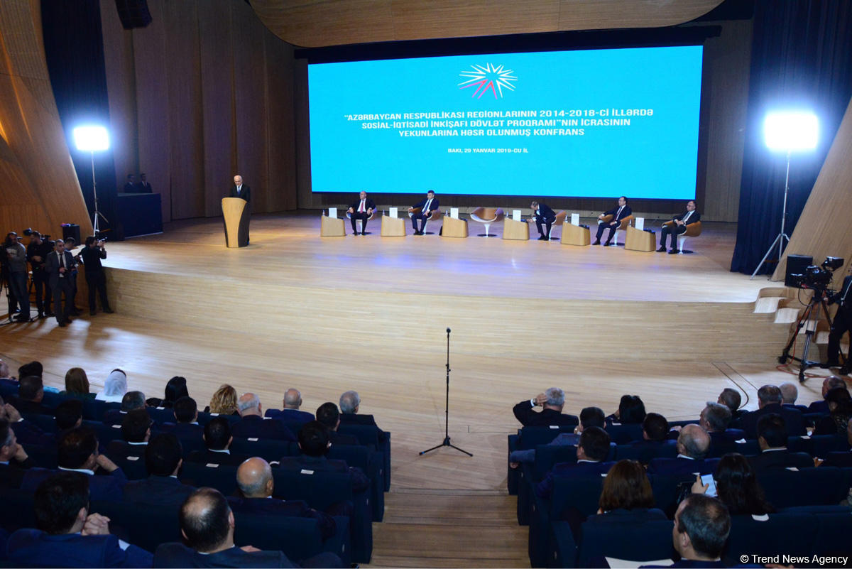 "Regionların inkişafı üzrə Dövlət Proqramı"nın icrasının yekunlarına dair konfrans çərçivəsində sahibkarlarla müzakirələr aparılır (FOTO)