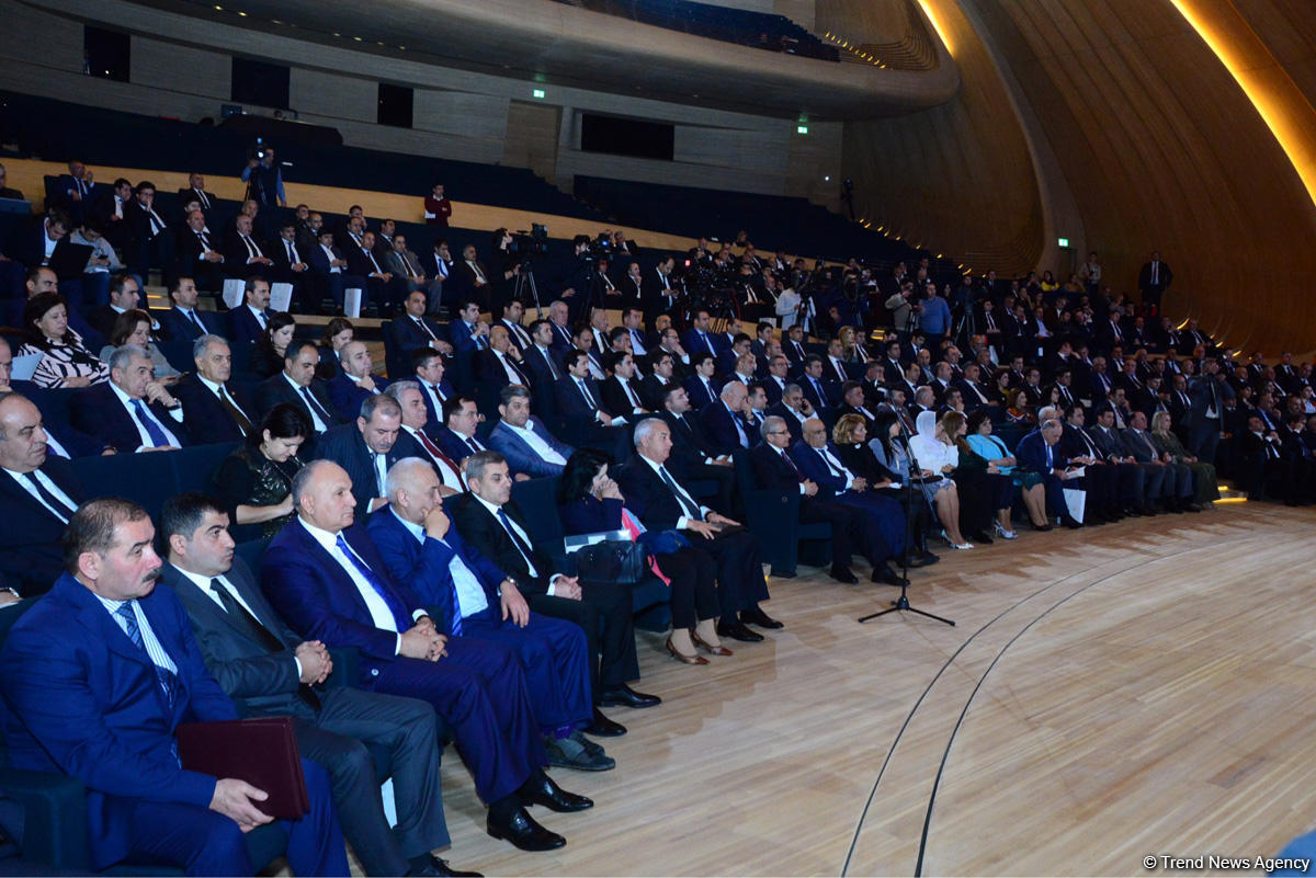 "Regionların inkişafı üzrə Dövlət Proqramı"nın icrasının yekunlarına dair konfrans çərçivəsində sahibkarlarla müzakirələr aparılır (FOTO)