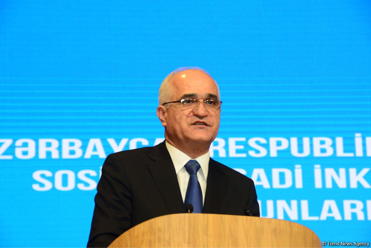 "Regionların inkişafı üzrə Dövlət Proqramı"nın icrasının yekunlarına dair konfrans çərçivəsində sahibkarlarla müzakirələr aparılır (FOTO)