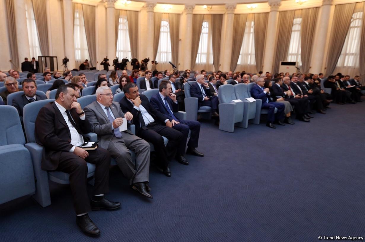 Hikmət Hacıyev: Ermənistanın azərbaycanlıları etnik təmizləməyə məruz qoyaraq erməni icmasına imtiyazlı hüquqlar tələb etməsi bütün sənədlərə ziddir (FOTO)