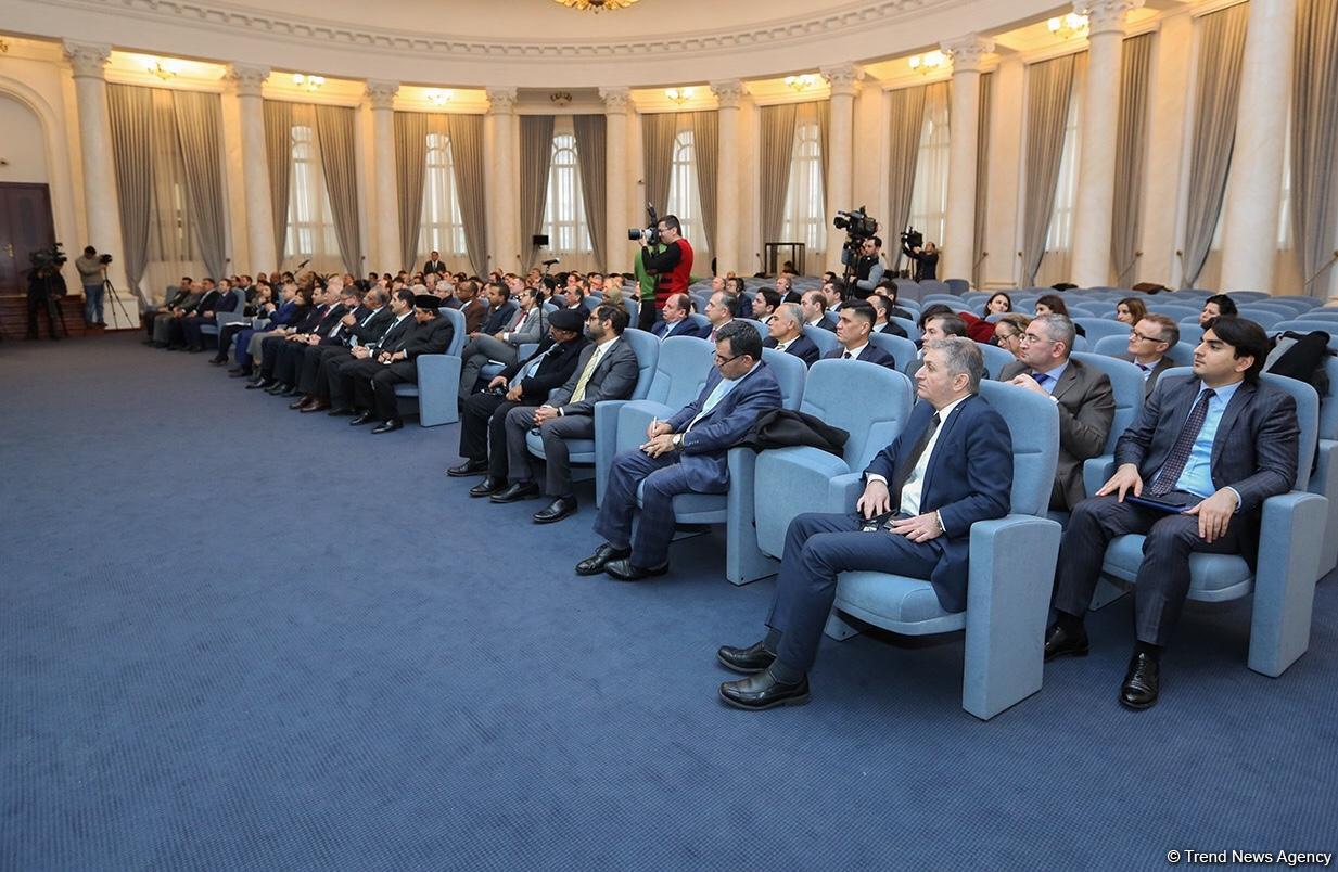 Hikmət Hacıyev: Ermənistanın azərbaycanlıları etnik təmizləməyə məruz qoyaraq erməni icmasına imtiyazlı hüquqlar tələb etməsi bütün sənədlərə ziddir (FOTO)