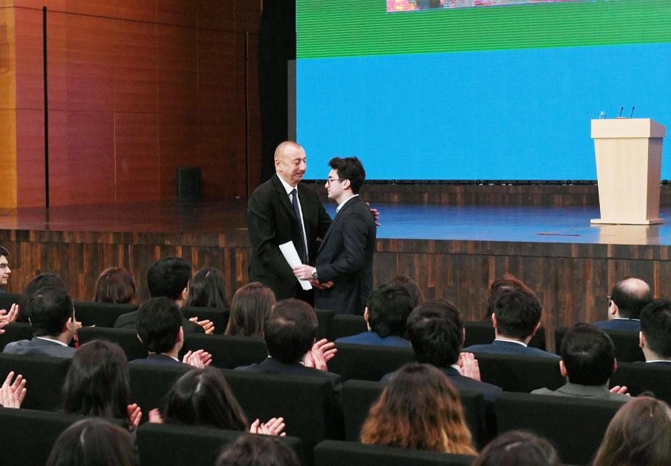 Prezident İlham Əliyev və birinci xanım Mehriban Əliyeva Gənclər Gününə həsr olunmuş respublika toplantısında iştirak ediblər (FOTO) (YENİLƏNİB-2)