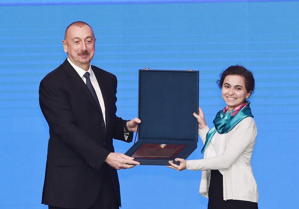 Prezident İlham Əliyev və birinci xanım Mehriban Əliyeva Gənclər Gününə həsr olunmuş respublika toplantısında iştirak ediblər (FOTO) (YENİLƏNİB-2)