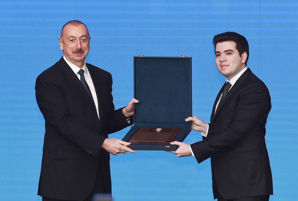Prezident İlham Əliyev və birinci xanım Mehriban Əliyeva Gənclər Gününə həsr olunmuş respublika toplantısında iştirak ediblər (FOTO) (YENİLƏNİB-2)