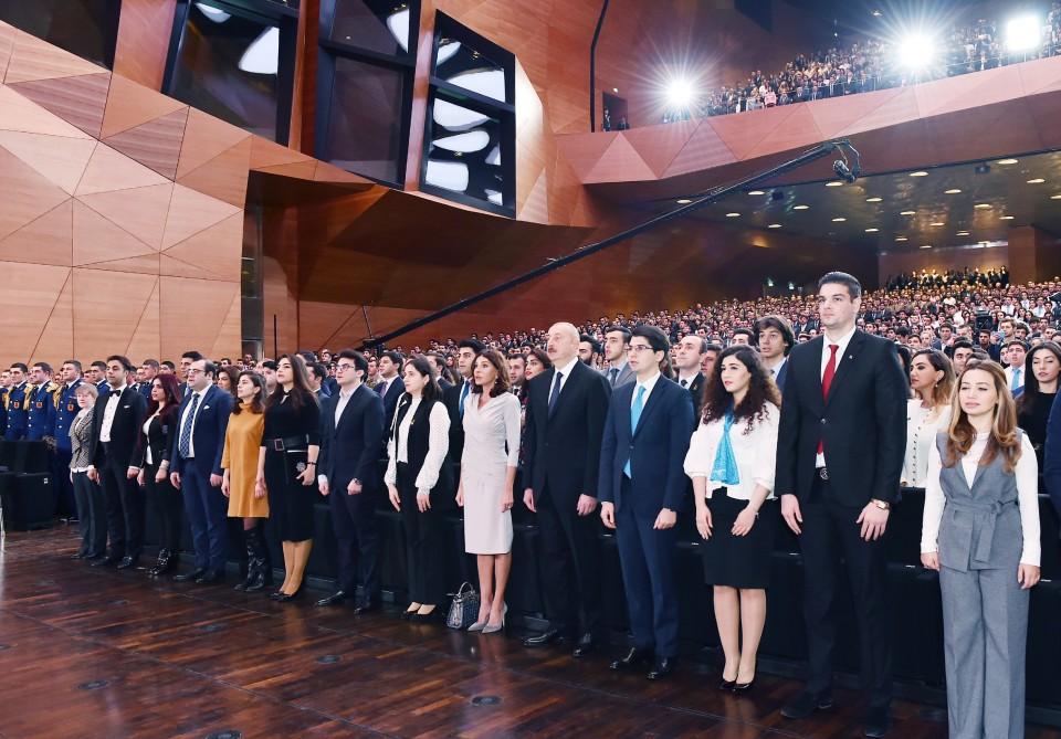 Prezident İlham Əliyev və birinci xanım Mehriban Əliyeva Gənclər Gününə həsr olunmuş respublika toplantısında iştirak ediblər (FOTO) (YENİLƏNİB-2)
