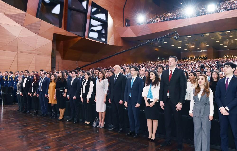 Prezident İlham Əliyev və birinci xanım Mehriban Əliyeva Gənclər Gününə həsr olunmuş respublika toplantısında iştirak ediblər (FOTO) (YENİLƏNİB-2)