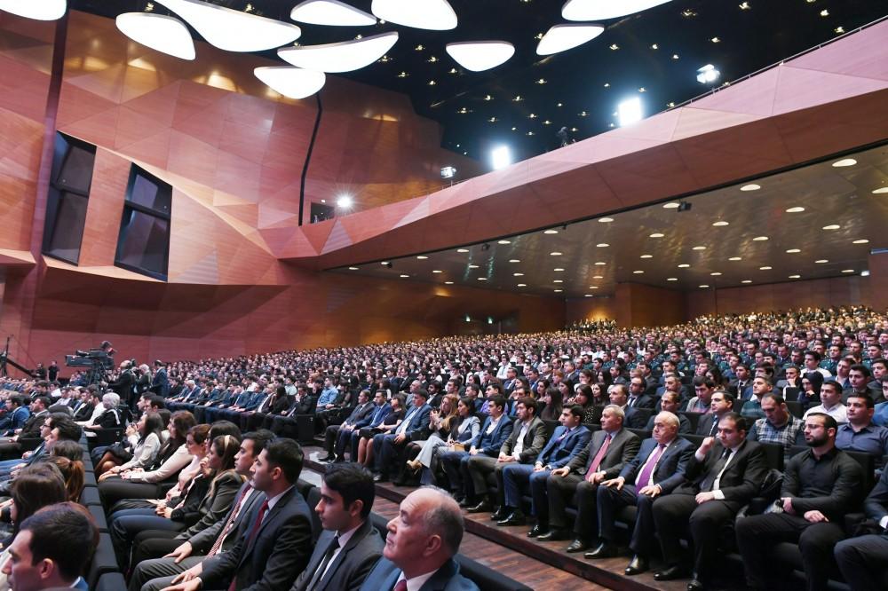 Prezident İlham Əliyev və birinci xanım Mehriban Əliyeva Gənclər Gününə həsr olunmuş respublika toplantısında iştirak ediblər (FOTO) (YENİLƏNİB-2)