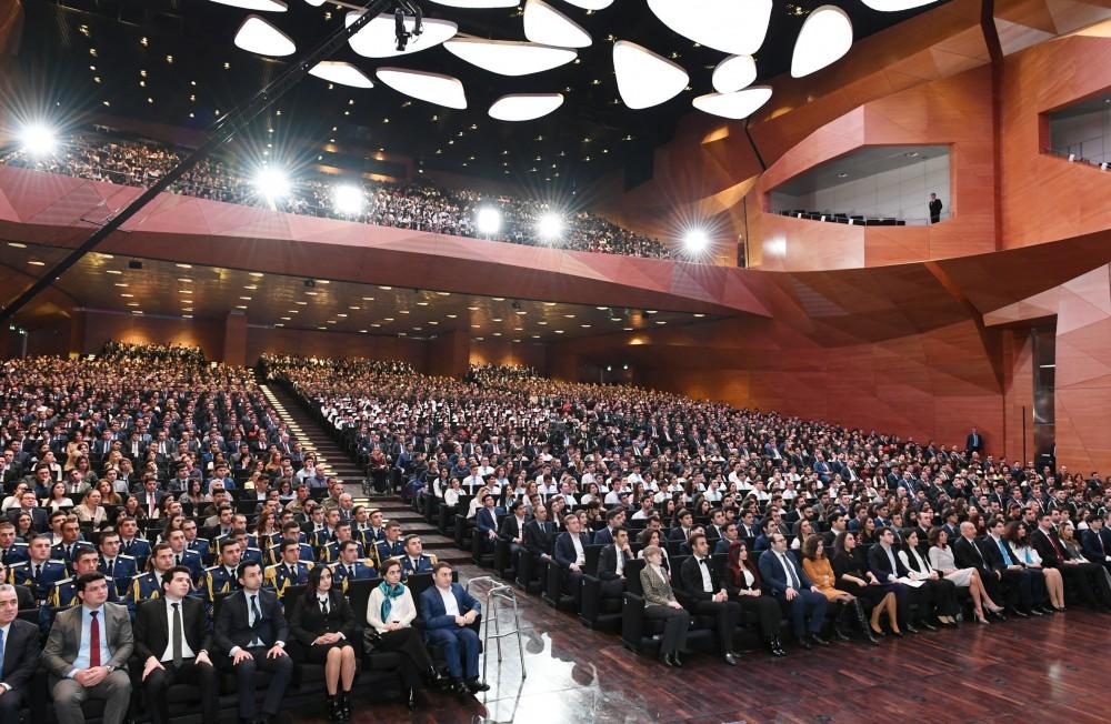Prezident İlham Əliyev və birinci xanım Mehriban Əliyeva Gənclər Gününə həsr olunmuş respublika toplantısında iştirak ediblər (FOTO) (YENİLƏNİB-2)
