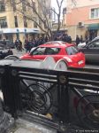 Bakının mərkəzində qəza - Qadın sürücü özünü avtomobildən atdı (FOTO)