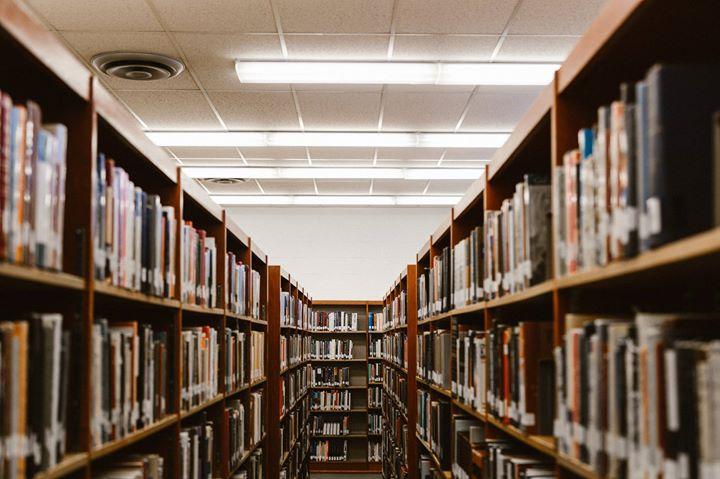 Azərbaycanda kitab satışı sahəsində piratçılığın səviyyəsi açıqlanıb