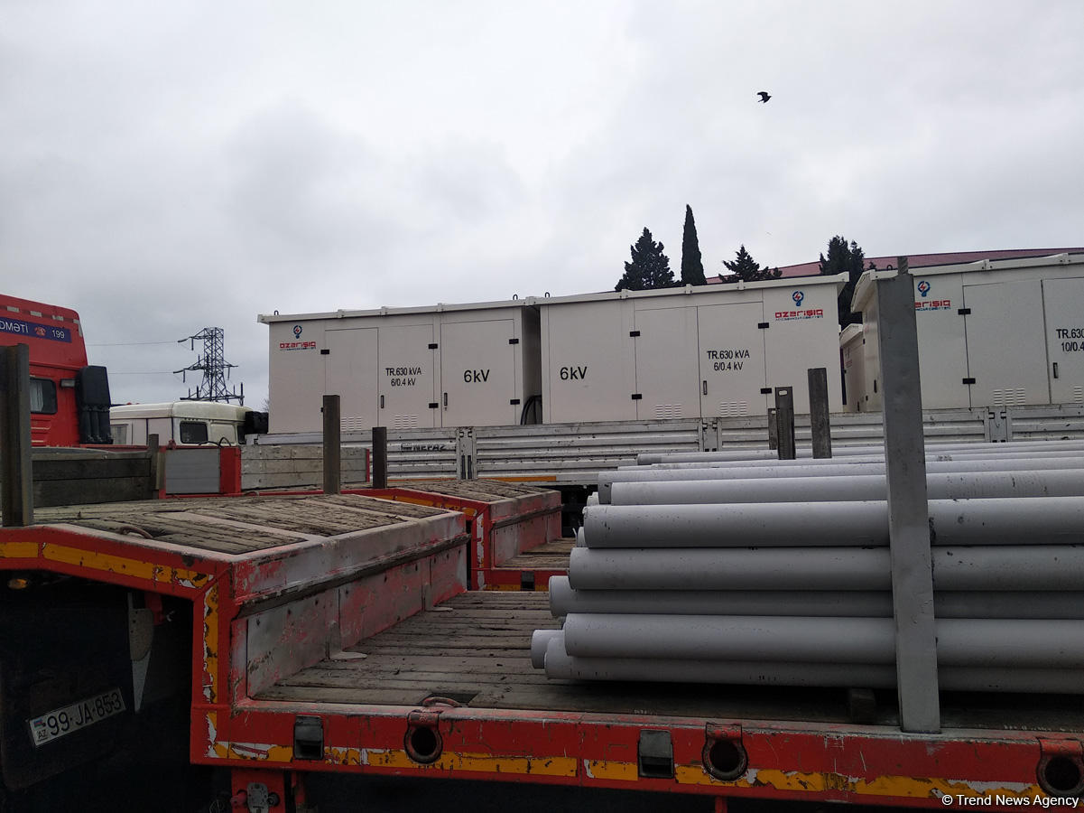 Binəqədidə elektrik enerjisi şəbəkəsi yenidən qurulur (FOTO)