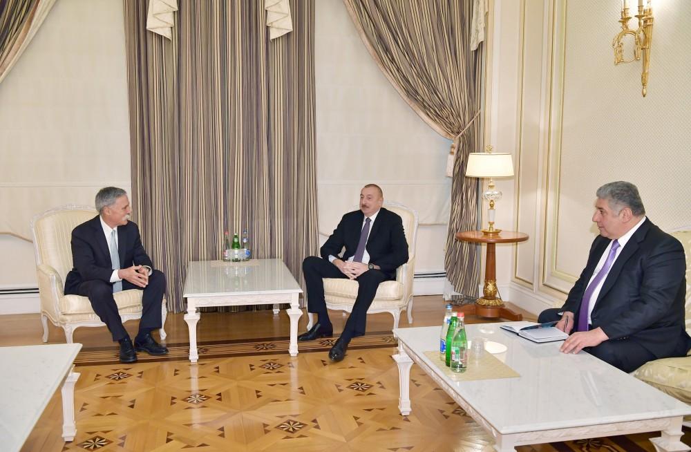 Prezident İlham Əliyev: Formula 1 həm Azərbaycanın dünyada təqdimatı, həm də iqtisadi mənfəət baxımından böyük əhəmiyyət daşıyır (FOTO) (YENİLƏNİB)