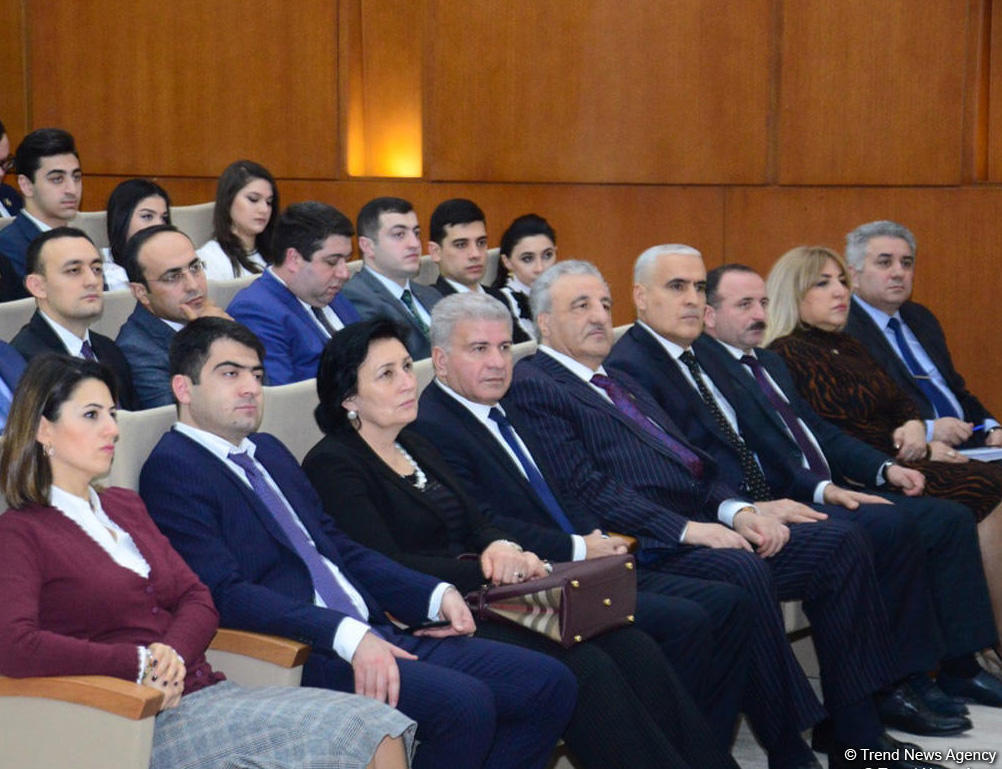 Əli Əhmədov: Bu il bələdiyyə seçkilərində gənclərin namizəd qismində iştirak etməsinə çalışacağıq (FOTO)