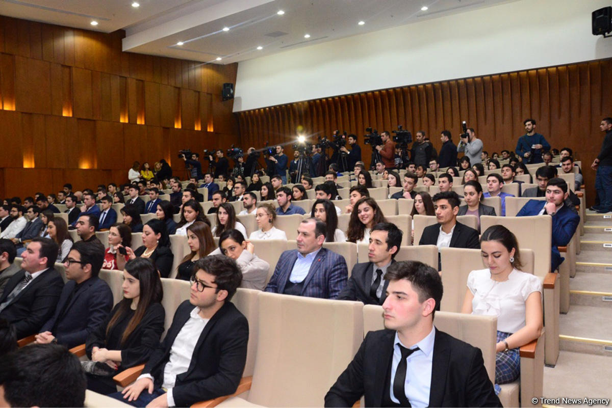 Əli Əhmədov: Bu il bələdiyyə seçkilərində gənclərin namizəd qismində iştirak etməsinə çalışacağıq (FOTO)