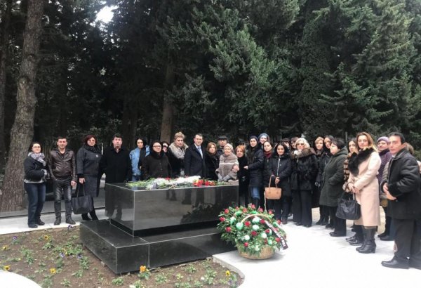 Görkəmli bəstəkar Qara Qarayev Fəxri xiyabanda anılıb (FOTO)