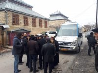 Heydər Əliyev Fondunun nümayəndələri zəlzələ bölgəsində sakinlərlə görüşür (FOTO)