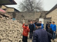 Heydər Əliyev Fondunun nümayəndələri zəlzələ bölgəsində sakinlərlə görüşür (FOTO)