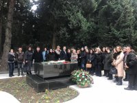 Görkəmli bəstəkar Qara Qarayev Fəxri xiyabanda anılıb (FOTO)
