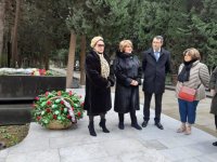 Görkəmli bəstəkar Qara Qarayev Fəxri xiyabanda anılıb (FOTO)