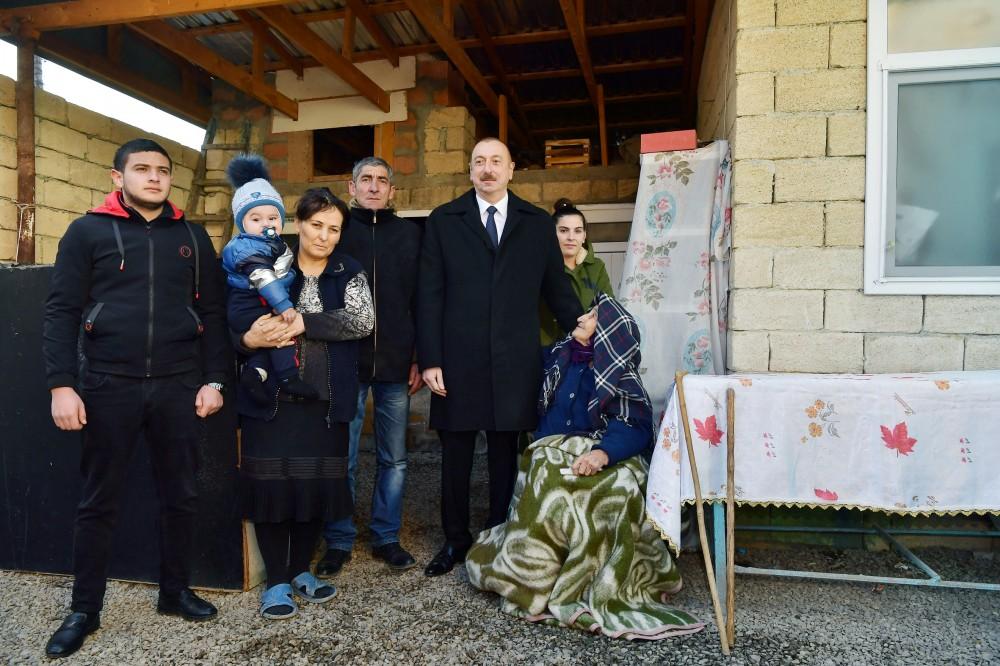 Prezident İlham Əliyev zəlzələnin baş verdiyi Şamaxıda olub (FOTO) (YENİLƏNİB)