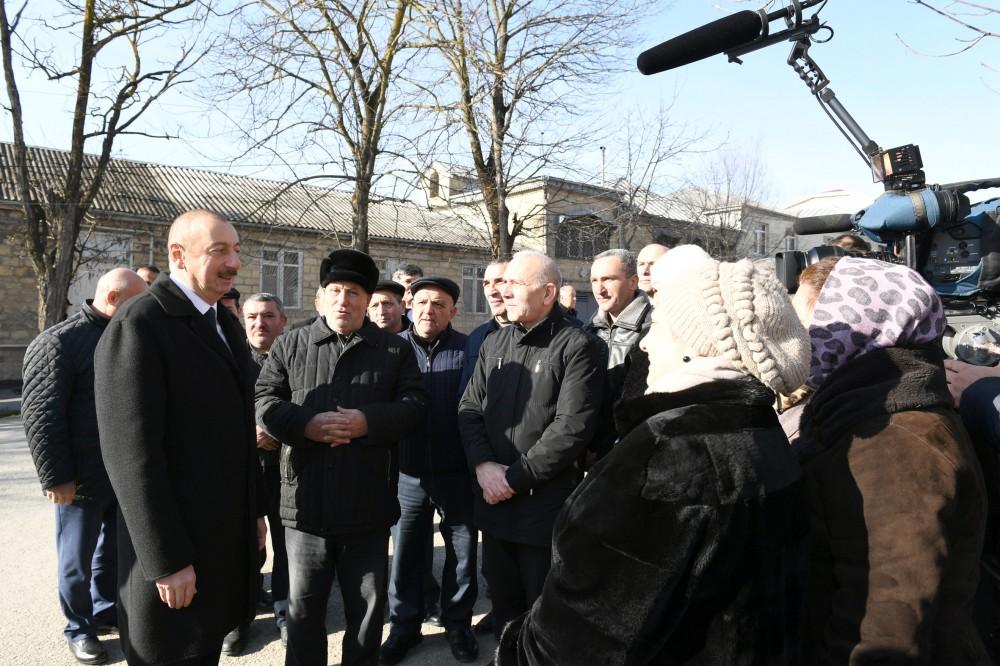 Prezident İlham Əliyev zəlzələnin baş verdiyi Şamaxıda olub (FOTO) (YENİLƏNİB)